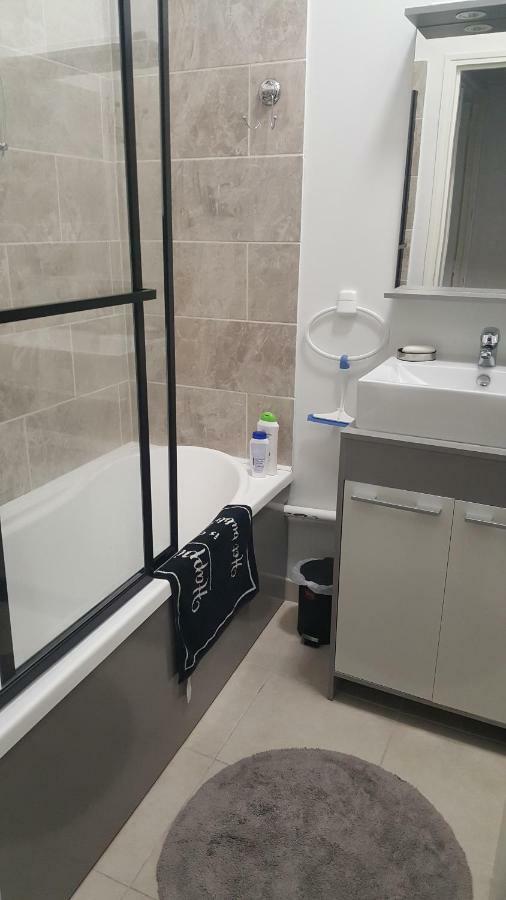 77 Rue de France Apartamento Fontainebleau Exterior foto